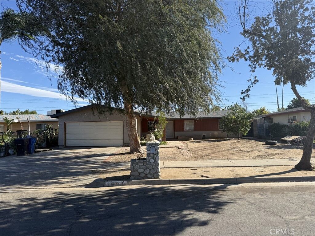 Property Photo:  5623 Montgomery  CA 92503 