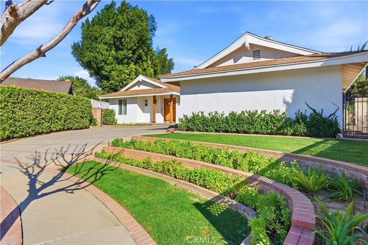 Property Photo:  10560 Limerick  CA 91311 