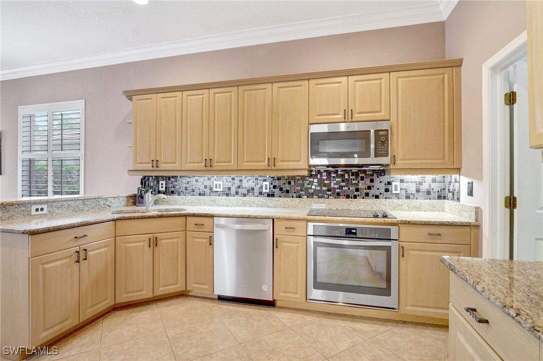 Property Photo:  7903 Founders Circle  FL 34104 