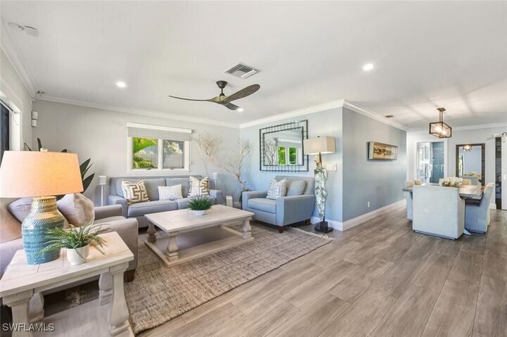 Property Photo:  530 108 Avenue N  FL 34108 