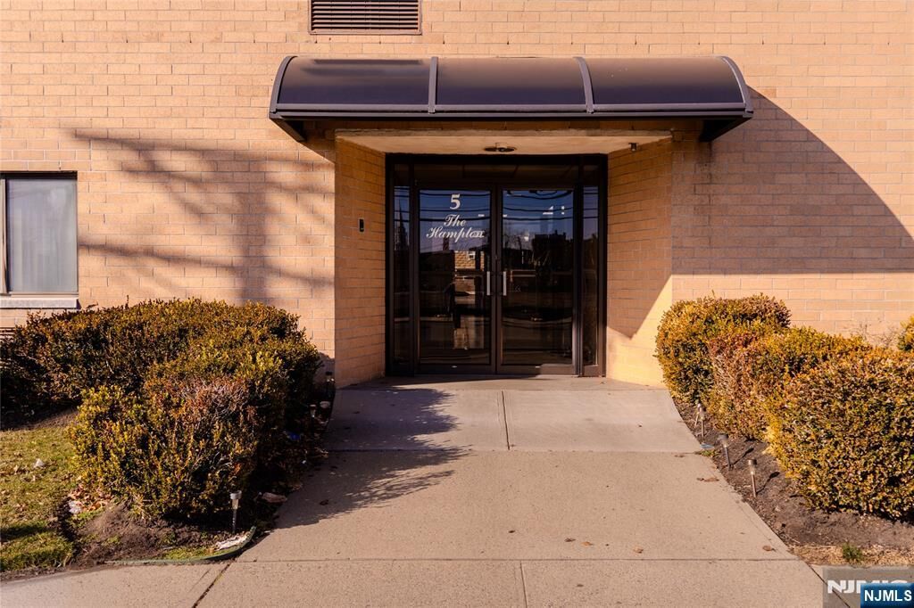 Property Photo:  5 Linden Street 2H  NJ 07601 