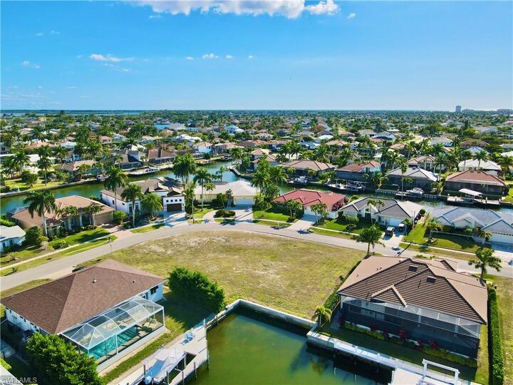 Property Photo: 1540 Buccaneer Ct FL 34145