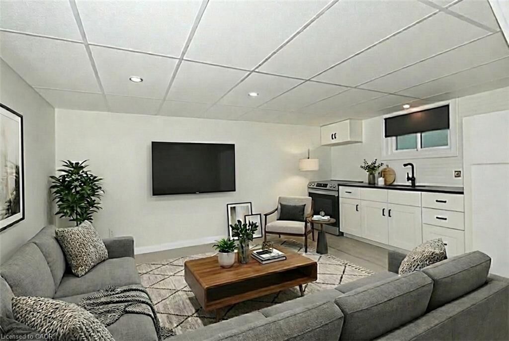 Property Photo:  6 Ridley Avenue  ON L3B 4G1 