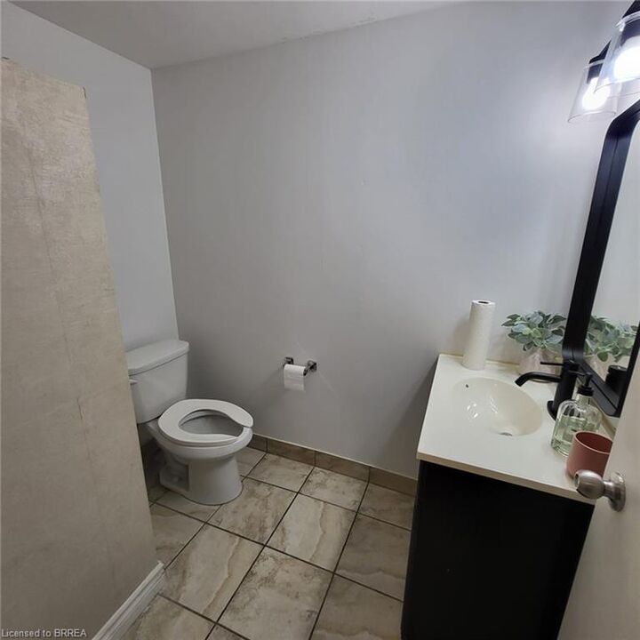 Property Photo:  325 Fairview Drive  ON N3R 2X3 