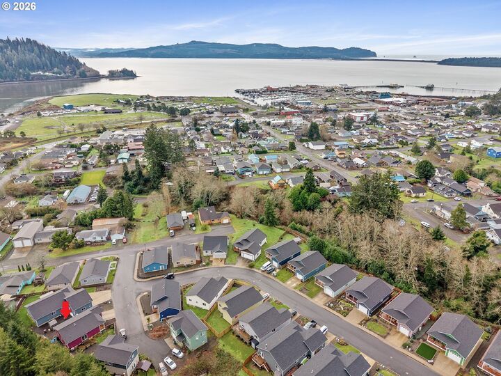 Property Photo:  606 2nd St  OR 97118 