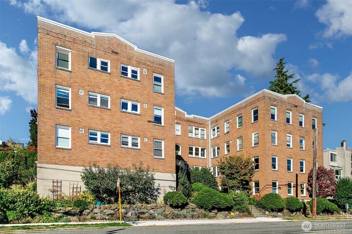 Property Photo:  220 W Olympic Place 308  WA 98119 