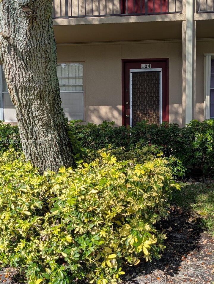 Property Photo:  850 SW 133rd Ter 104B  FL 33027 