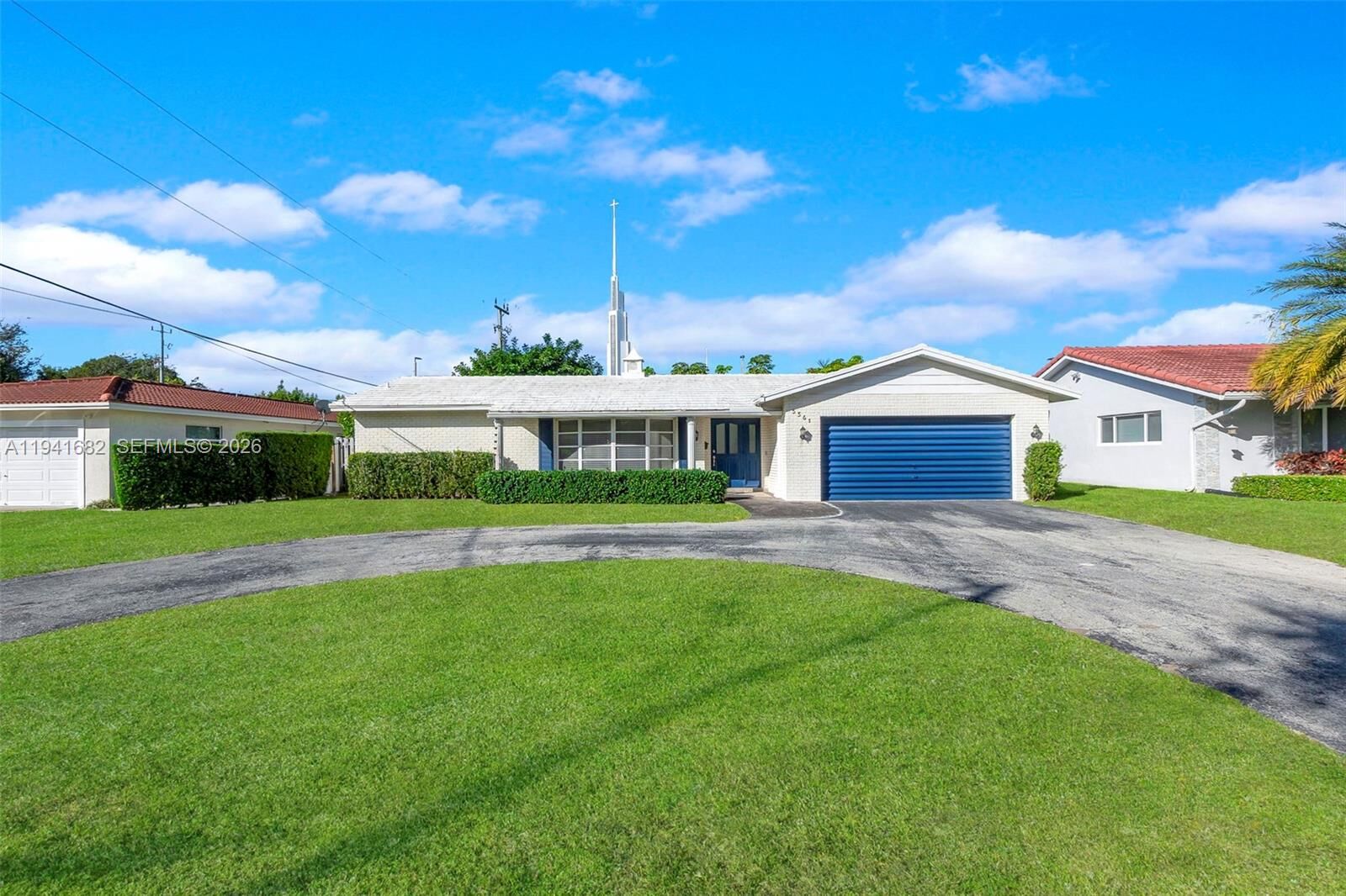Property Photo:  5561 NE 26th Ave  FL 33308 