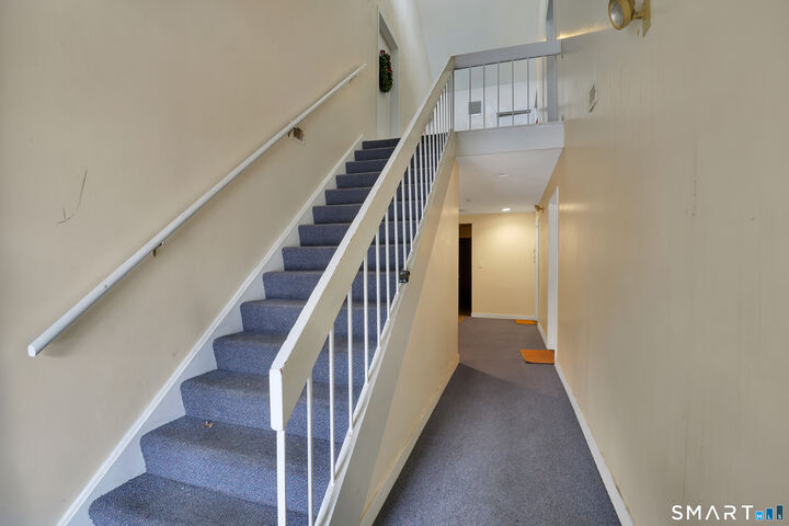 Property Photo:  7 Brookwood Drive Apt F  CT 06067 
