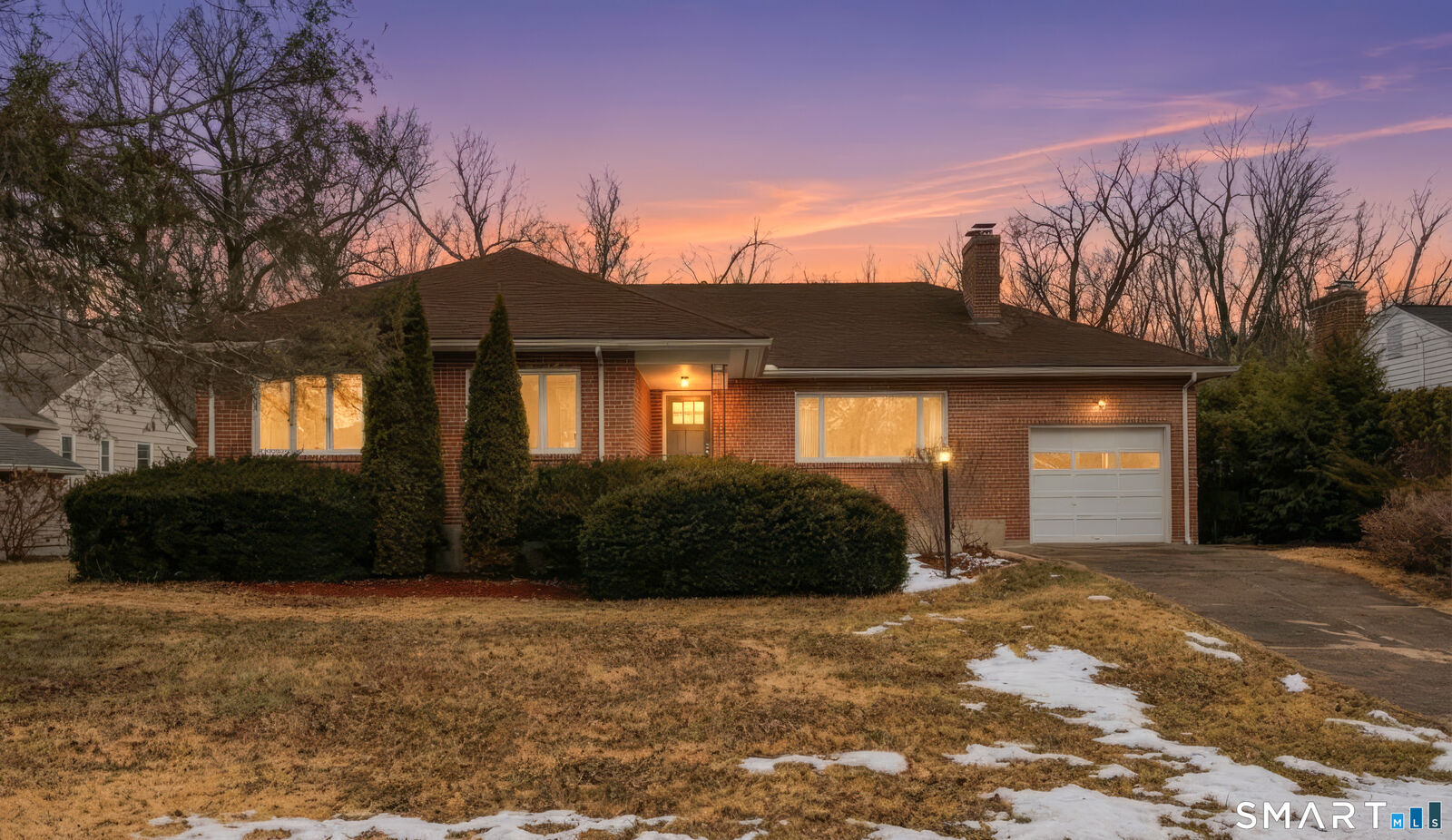 Property Photo:  30 Ravenwood Road  CT 06107 