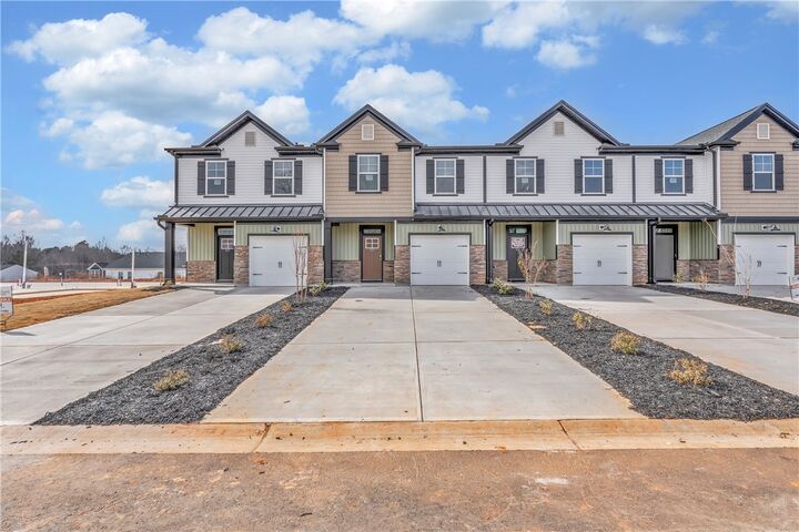 Property Photo:  409 Belgrove Way  SC 29640 