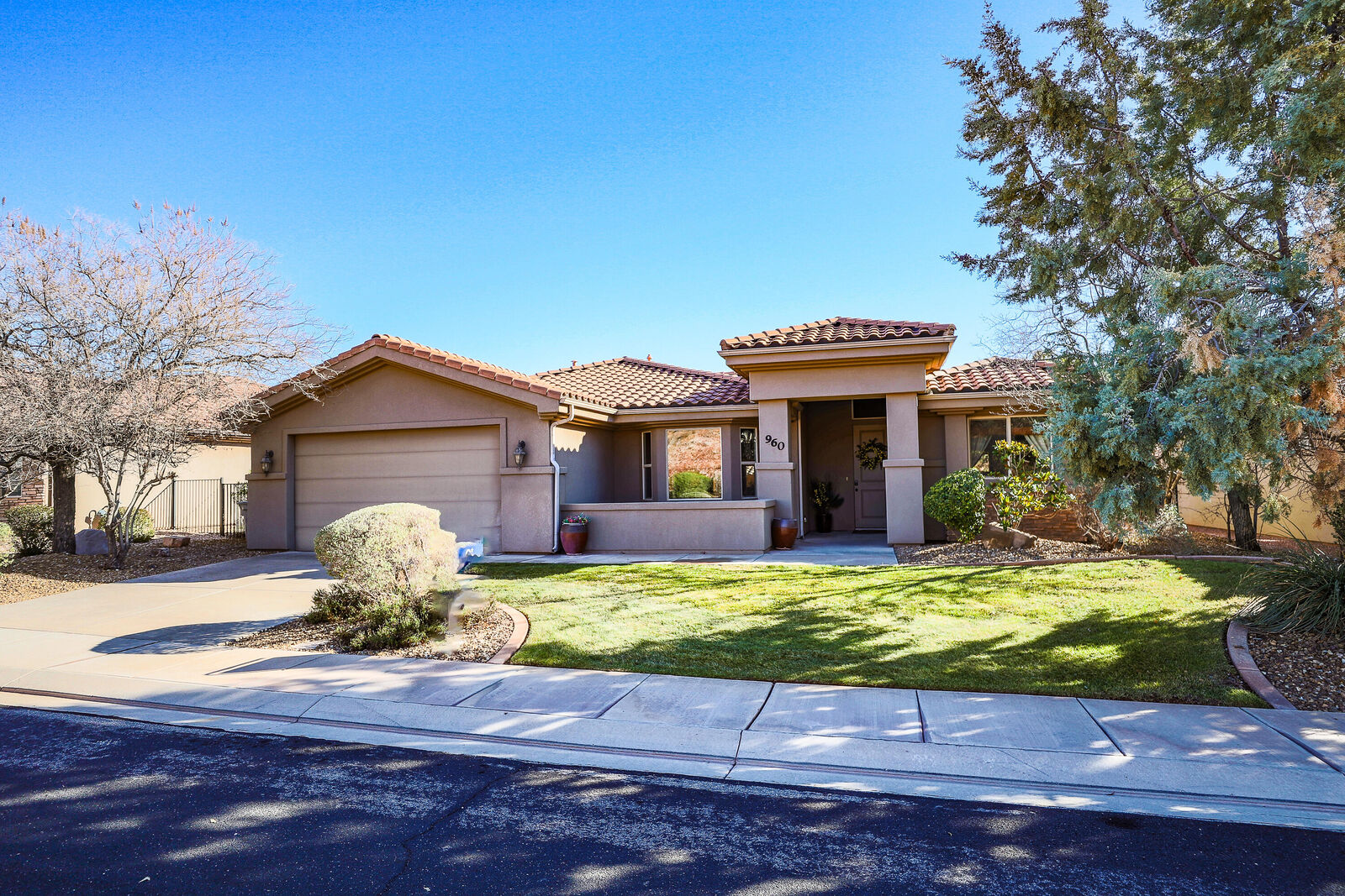Property Photo:  960 N Catalpa Dr  UT 84780 