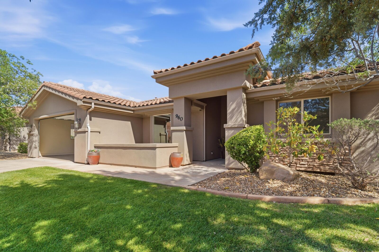 Property Photo:  960 N Catalpa Dr  UT 84780 