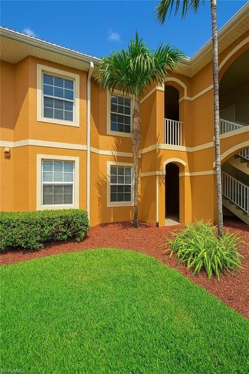 Property Photo:  1076 Winding Pines Cir 203  FL 33909 