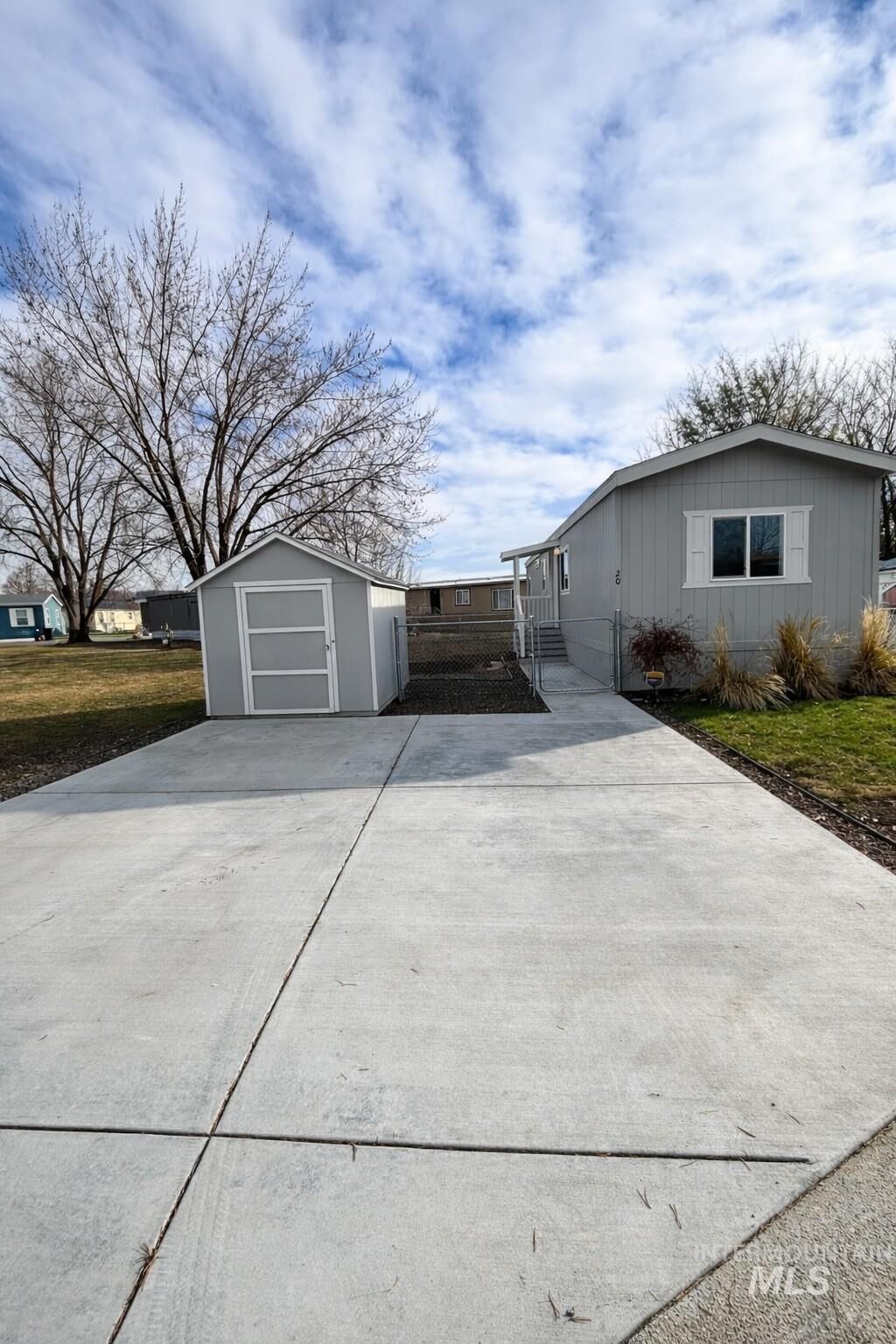 Property Photo:  1500 W 7th Street  ID 83672 