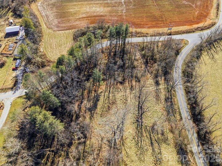 Property Photo:  999 Ray Hill Road  NC 28759 