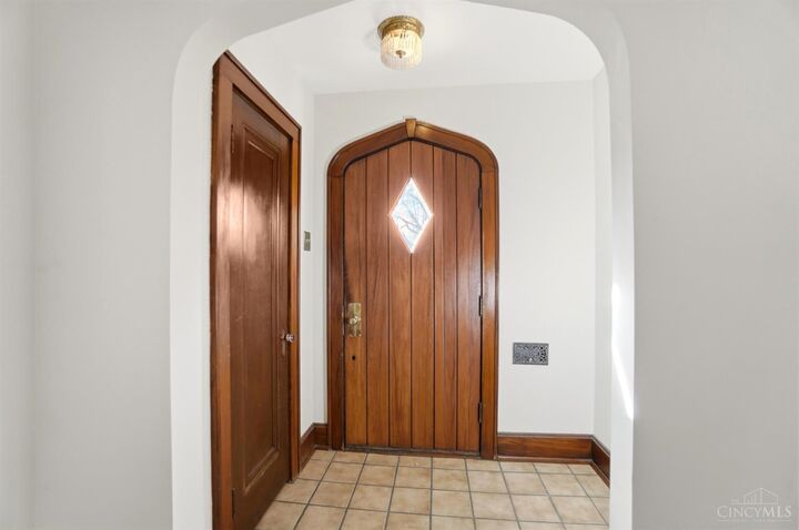 Property Photo:  2752 McKinley Avenue  OH 45211 