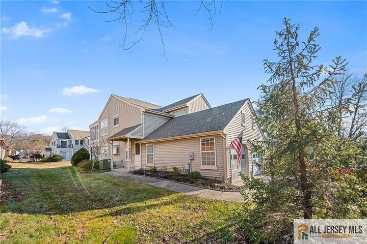 Property Photo:  11 Rothwell Drive 11D  NJ 08831 