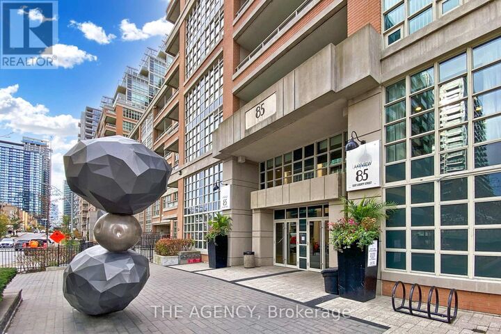 Property Photo:  85 East Liberty Street 1906  ON M6K 3R4 