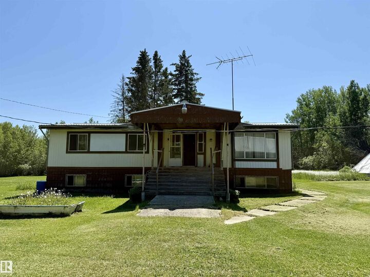 Property Photo:  507 Lakeshore Drive Buck Lake  AB T0C 0T0 