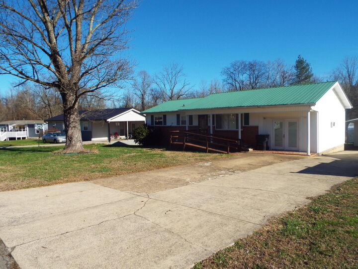 Property Photo: 407 Standifer Circle TN 37327