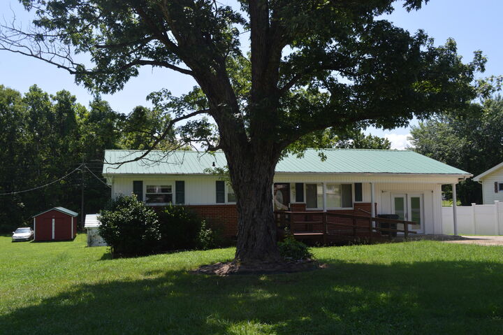 Property Photo: 407 Standifer Circle TN 37327