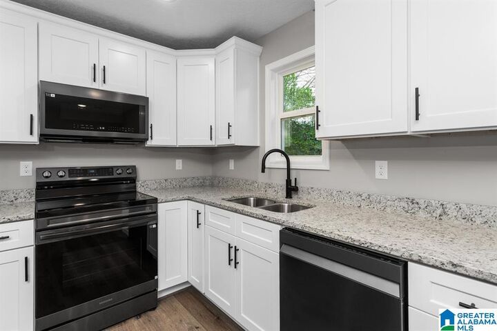 Property Photo:  807 2nd Avenue  AL 36265 