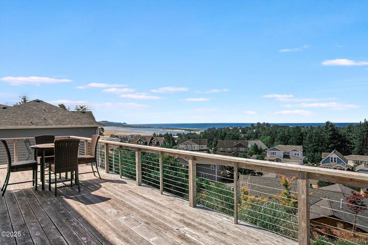 Property Photo:  4119 SE Keel Way  OR 97367 