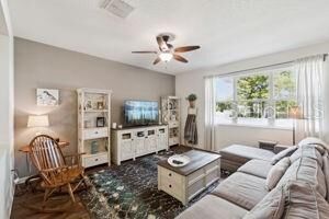 Property Photo:  2813 Shelburne Way  FL 34772 