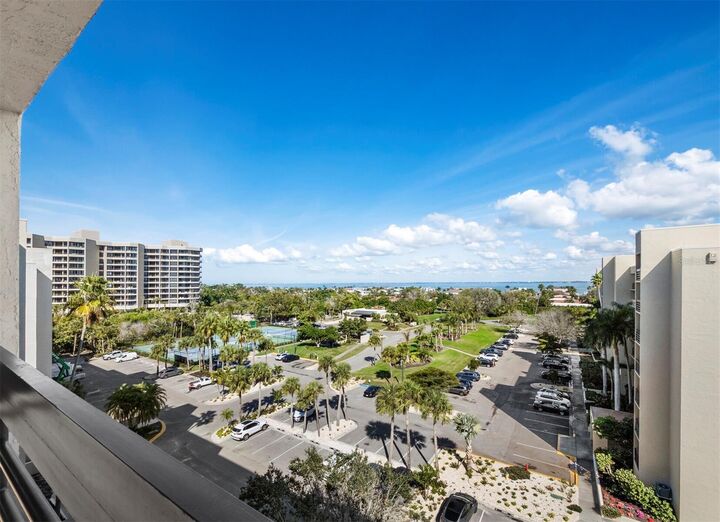 Property Photo:  1135 Gulf Of Mexico Drive 605  FL 34228 