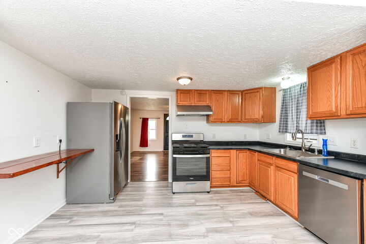 Property Photo: 2116 E State Road 38 IN 46056