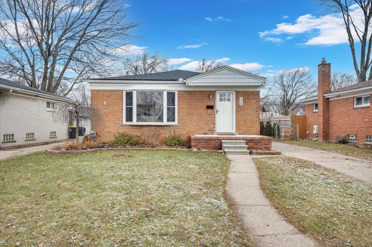 Property Photo:  266 Royal Park Lane  MI 48071 