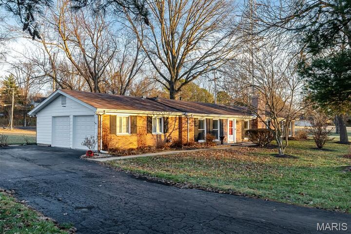 Property Photo:  404 Conway Gardens Lane  MO 63141 