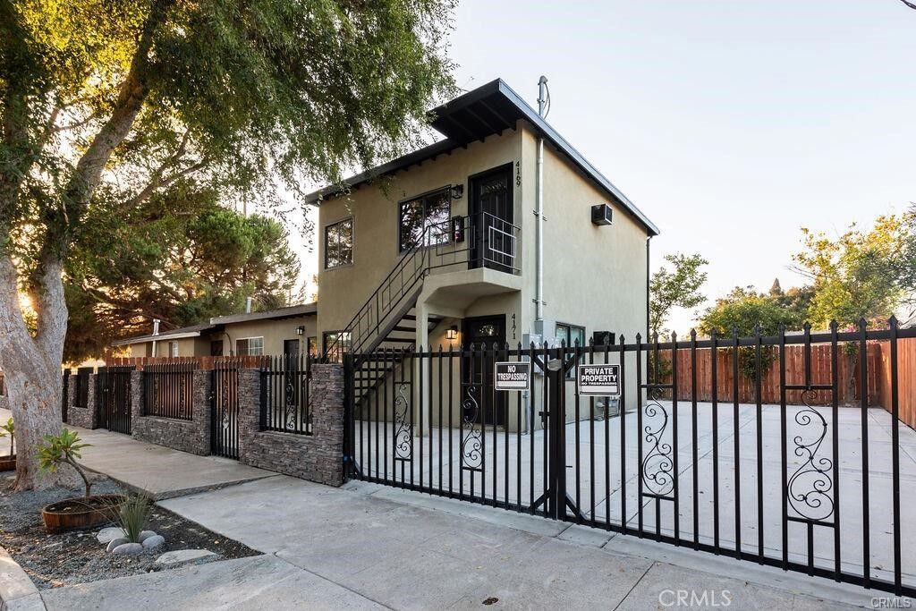 Property Photo:  4401 La Clede Avenue  CA 90039 
