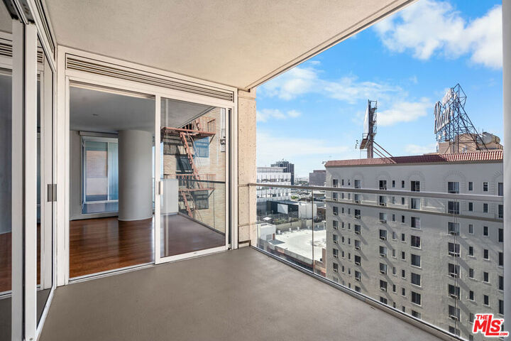 Property Photo:  6250 Hollywood Boulevard 11N  CA 90028 