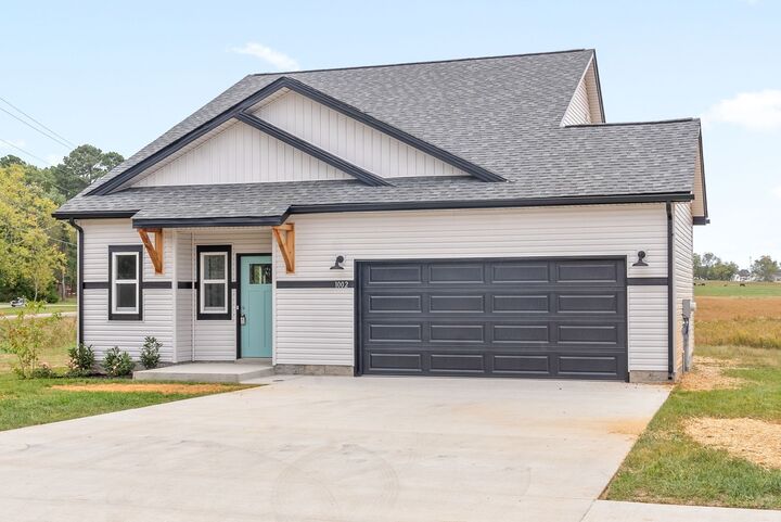 Property Photo: 1002 Cherry Acres Dr TN 37042