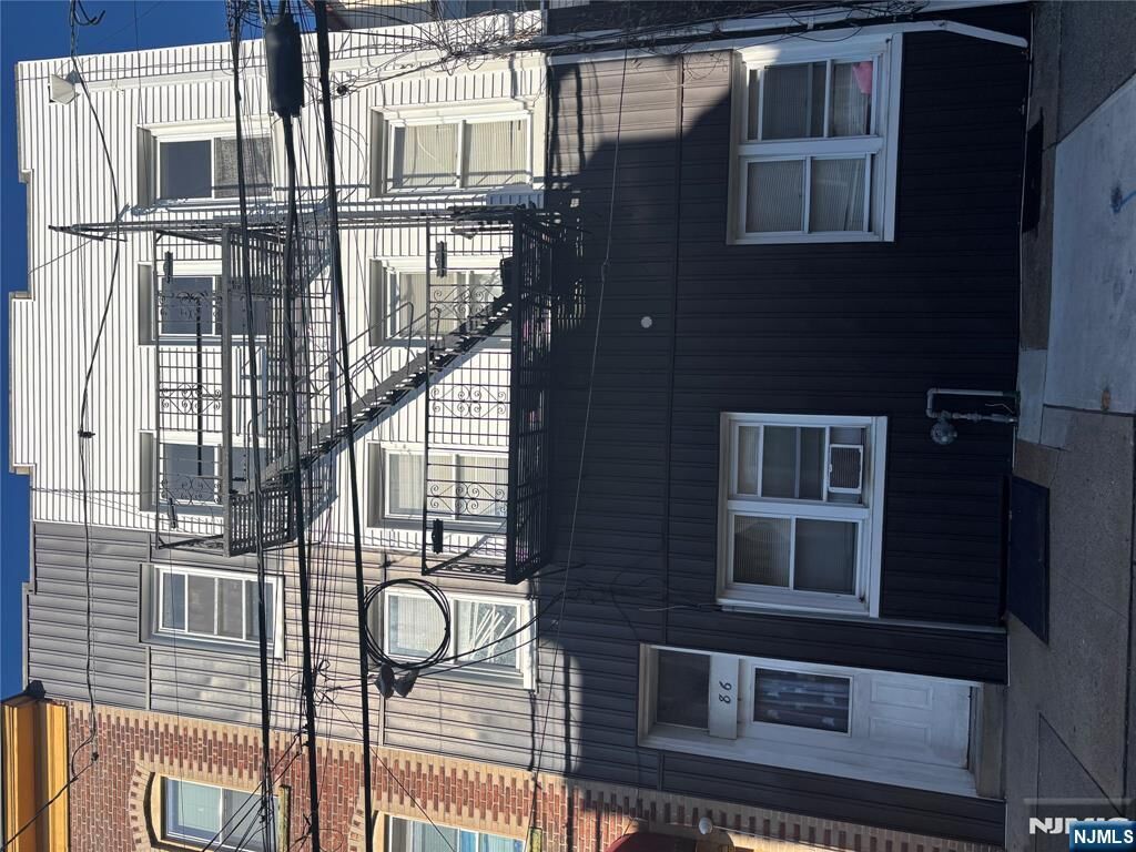 Property Photo:  86 Center Street 2R  NJ 07011 