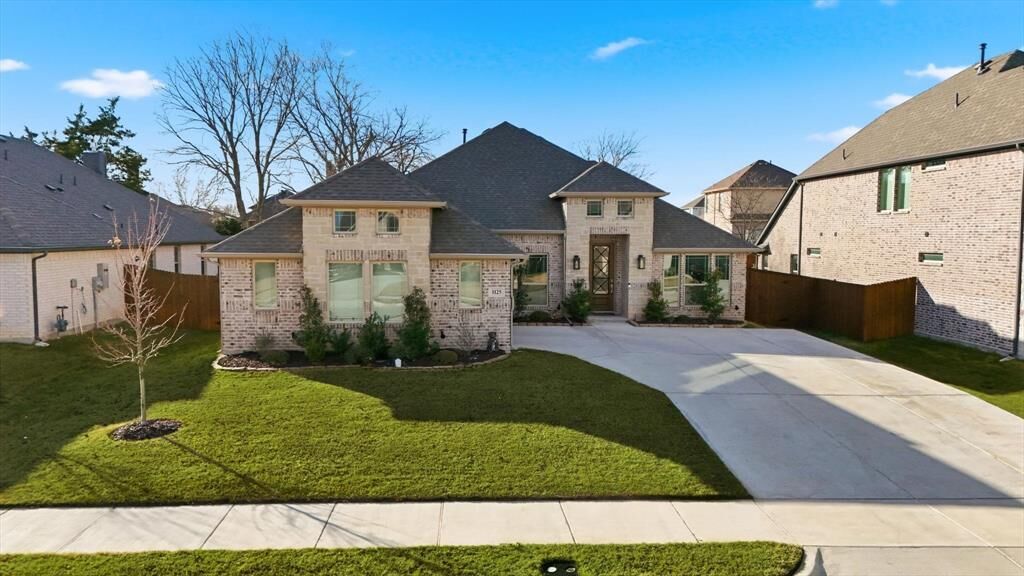 Property Photo:  1125 Cardinal Drive  TX 76065 