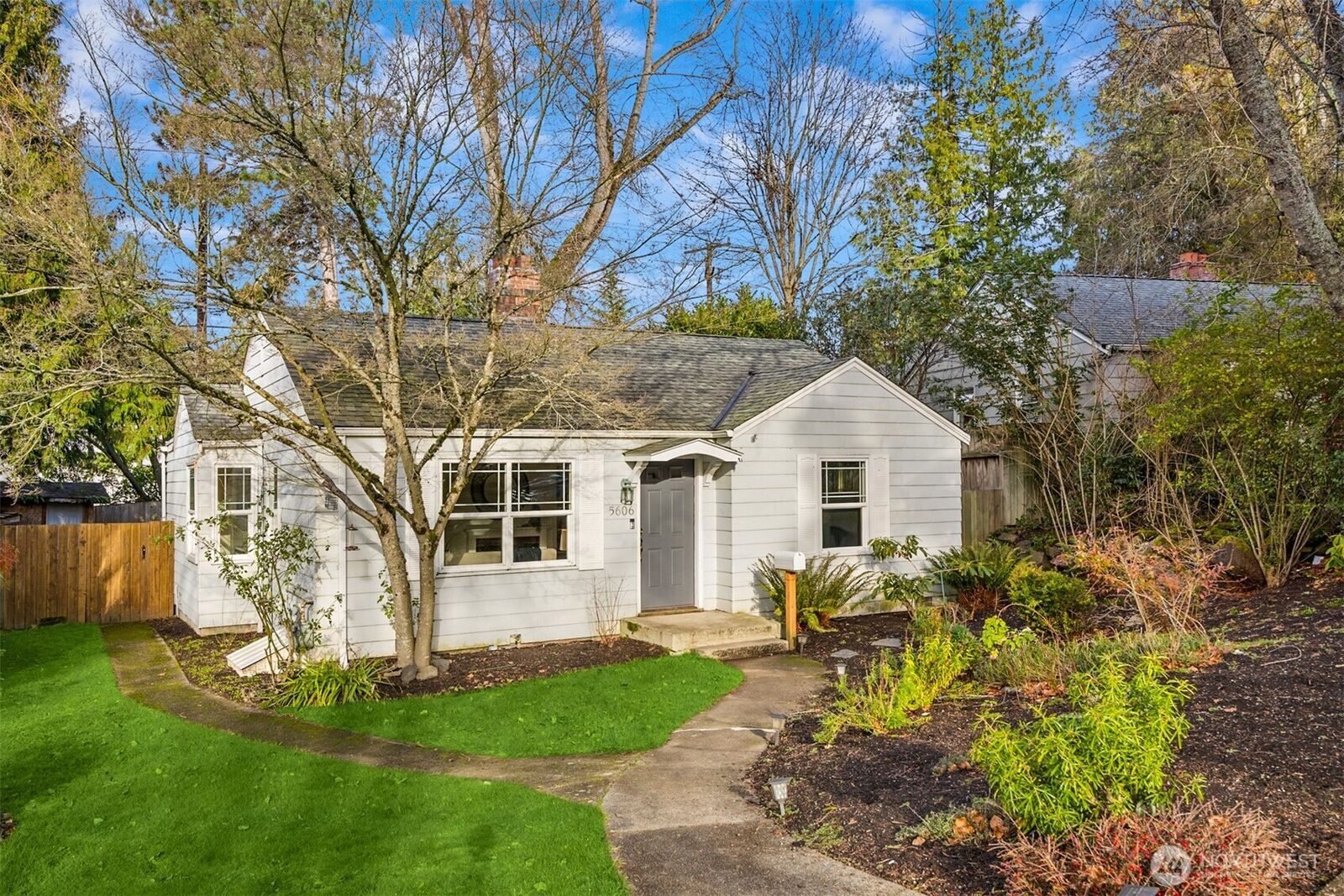 Property Photo: 5606 NE 59th Street WA 98105