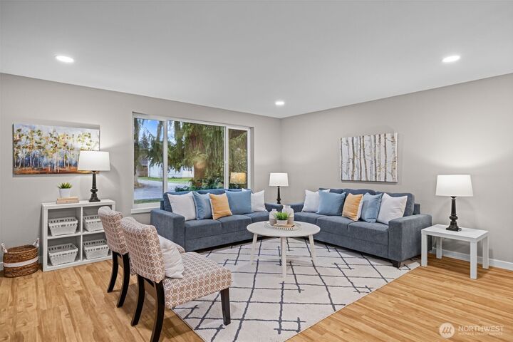 Property Photo:  211  Taylor St  WA 98290 