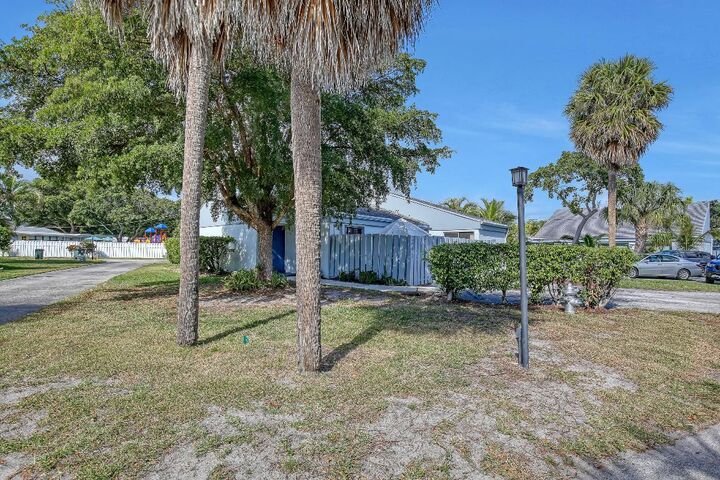 Property Photo:  241 NW 15th Street  FL 33432 