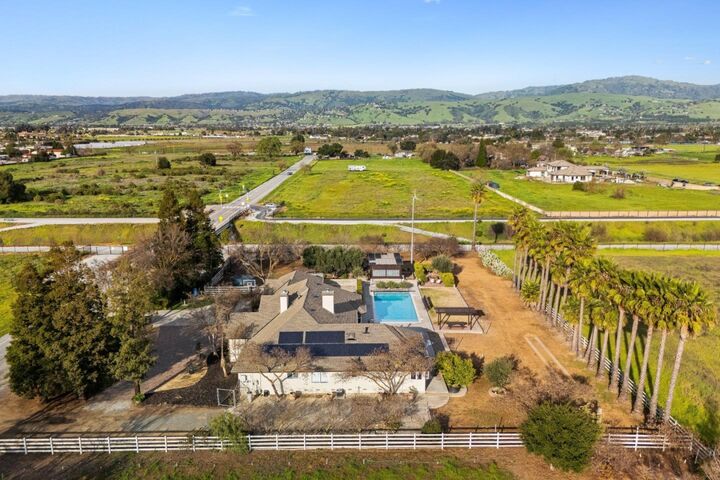 Property Photo:  380 West Middle Avenue  CA 95037 