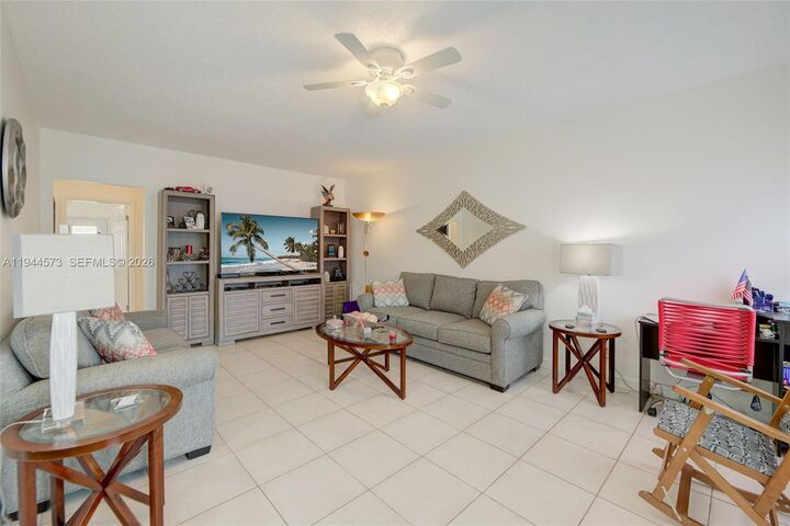 Property Photo: 800 SW 11th Ave 9A FL 33009