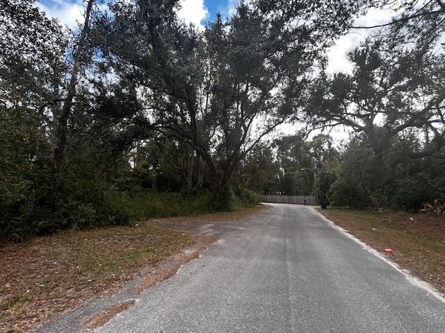 Property Photo:  1109 E Drew Drive  FL 32347 