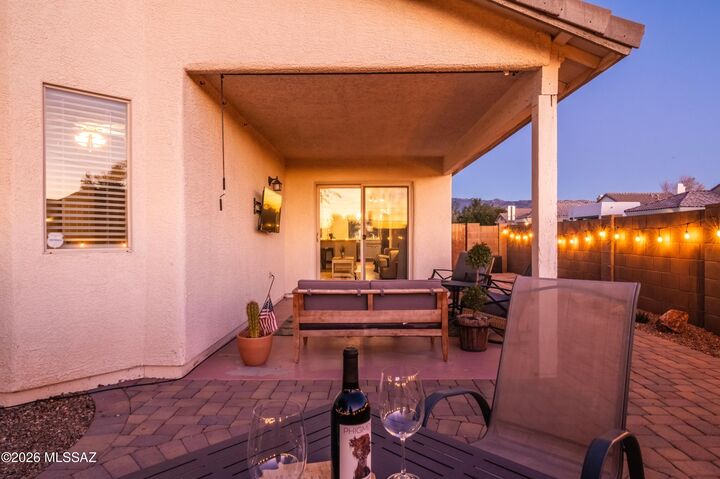 Property Photo:  122 S Laurelton Way  AZ 85748 