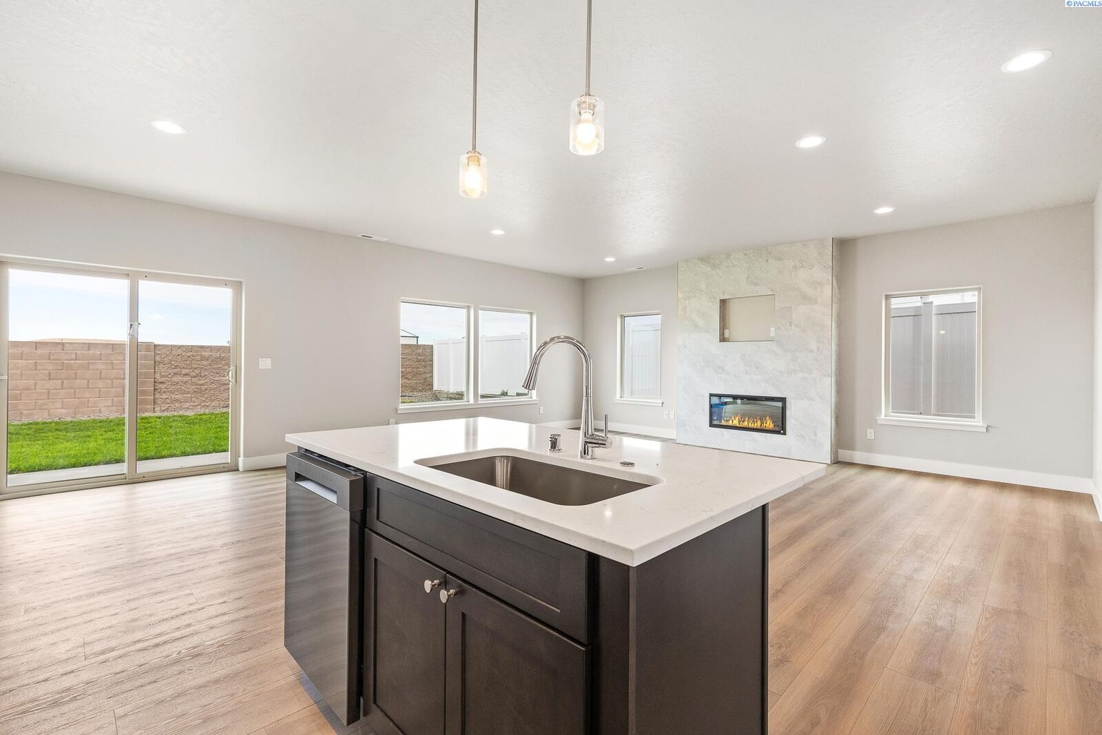 Property Photo:  7454 Grapevine Ct  WA 99353 