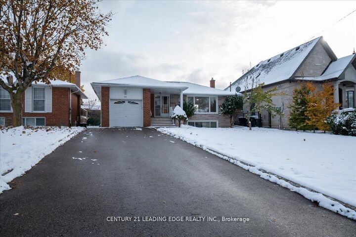 Photo de la propriété:  57 Anewen Drive Main  ON M4A 1R9 