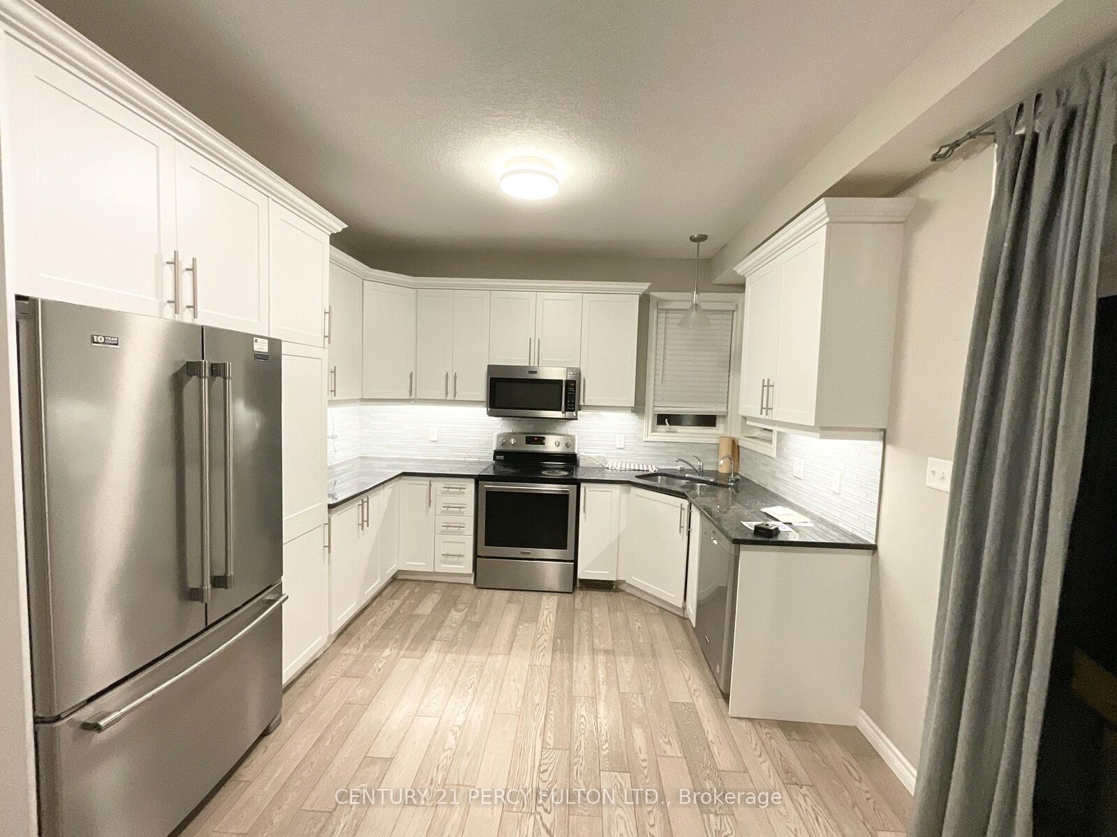 Property Photo:  18 Hartfield Street  ON N5C 0C4 