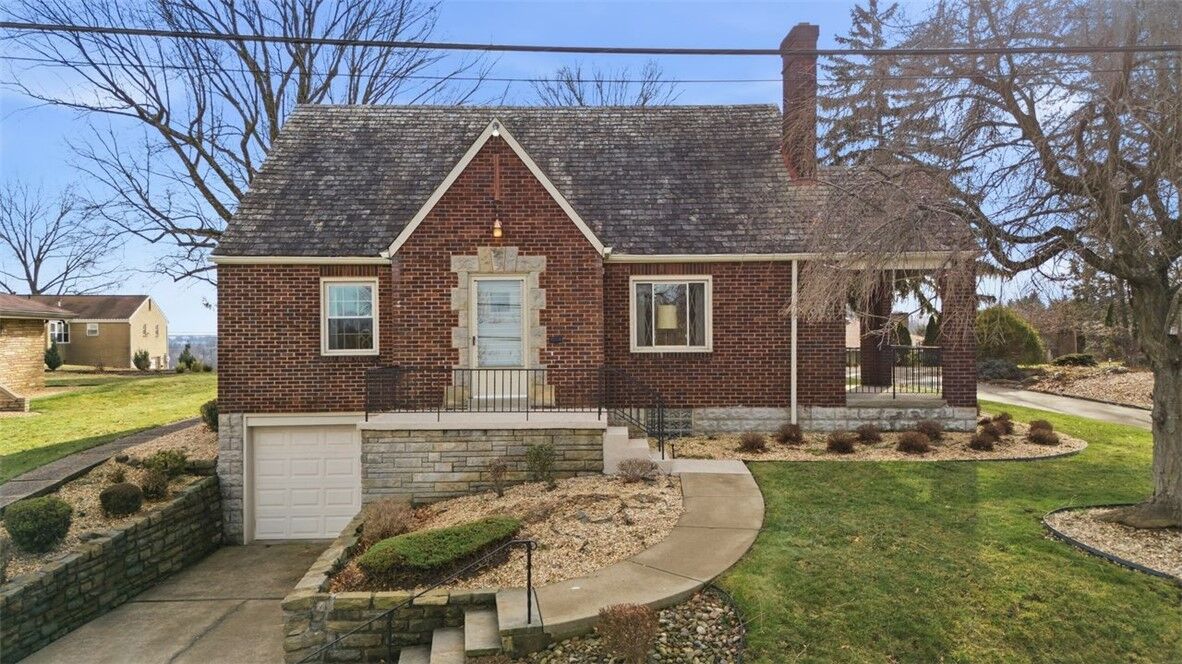 Property Photo: 4431 E Lawnview Ave PA 15227