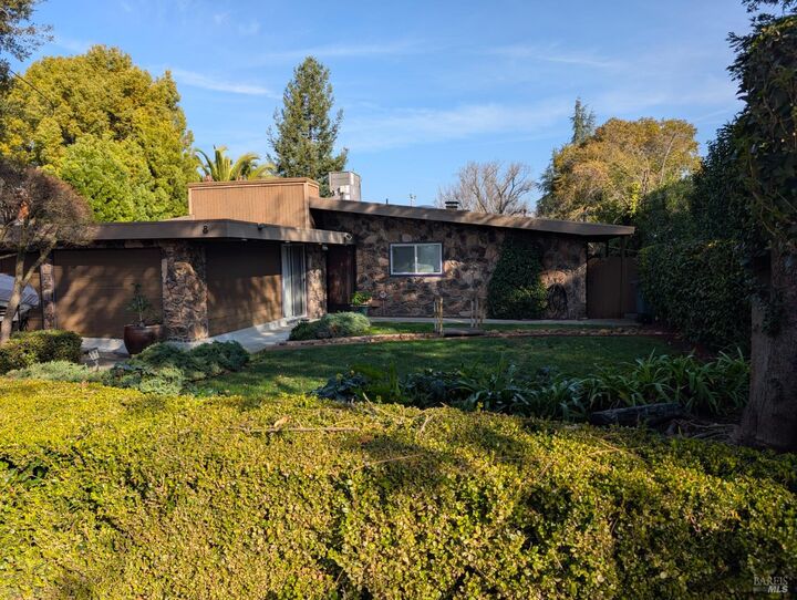 Property Photo:  8 Madeline Court  CA 94947 